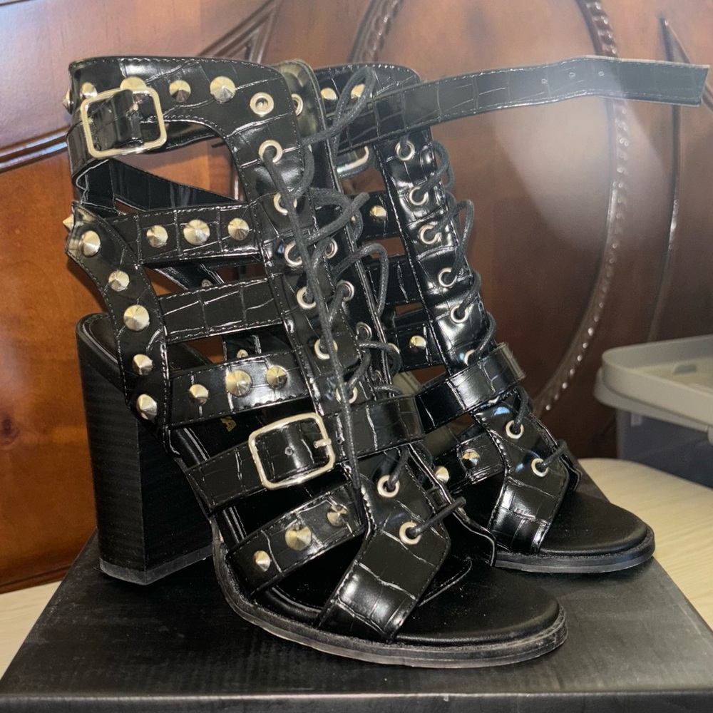 Fashion nova black heels. Only used couple of times. Basically new.